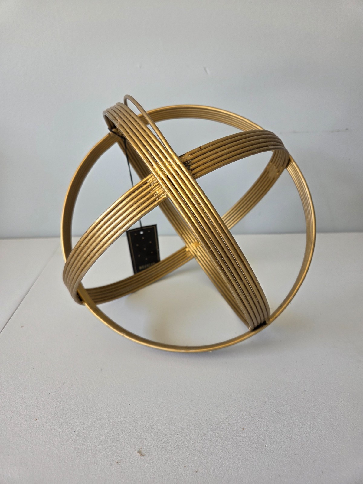 Nouveau NWT Gold Metal Made in India Table Shelf Decor Gold/Brass Finish Sphere