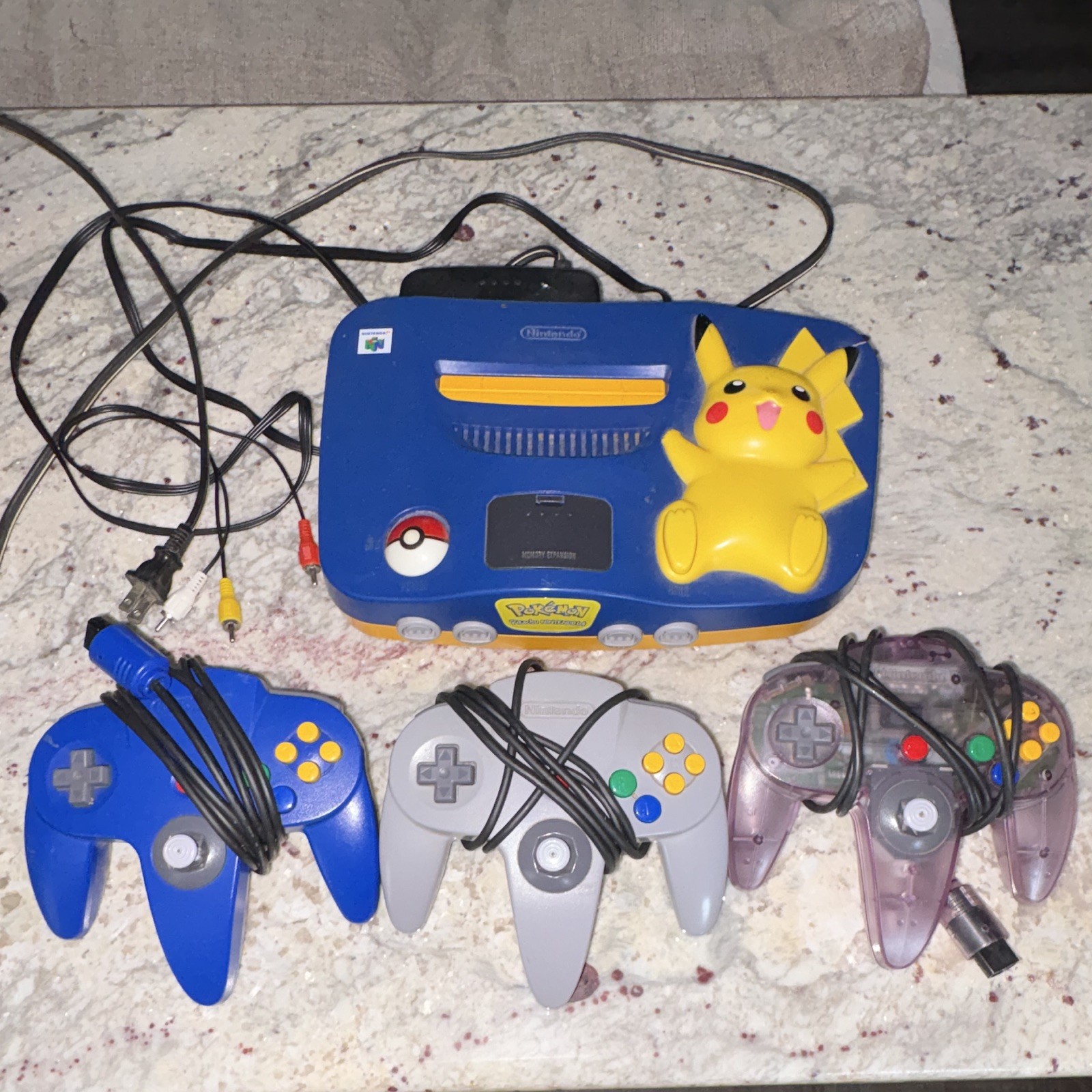 N64 Pikachu Edition w/3 Controllers, AV/Power EXPANSION PACK INSTALLED