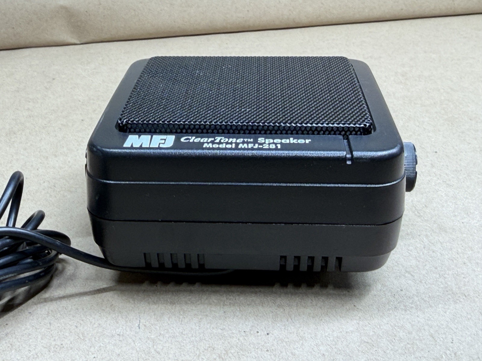 MFJ-281 Ham Radio ClearTone External Speaker with Mounting Bracket