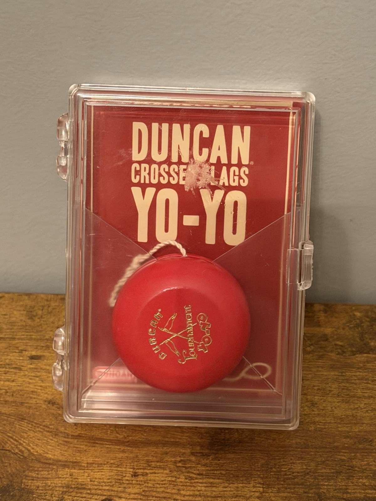 Duncan Crossed Flags Tournament Wood Yo-Yo Display Case Trick Book 2011