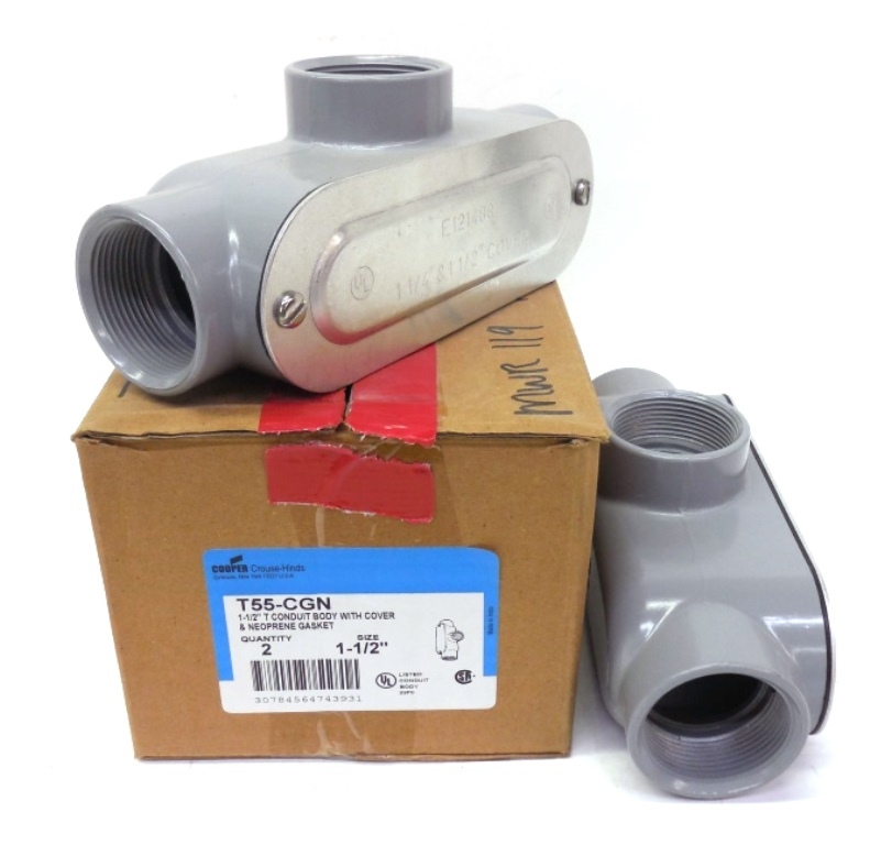 CROUSE-HINDS 1 1/2" T CONDUIT BODY W/COVER & NEOPRENE GASKET T55-CGN, QTY. OF 2