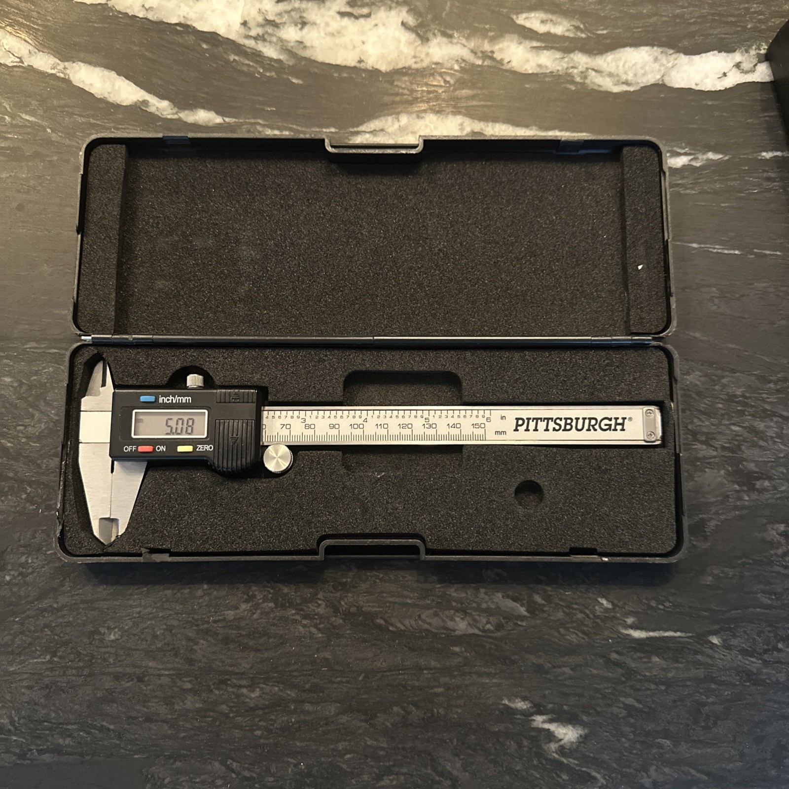 PITTSBURGH #47257 6" DIGITAL CALIPER METRIC & SAE NICE WORKING GREAT