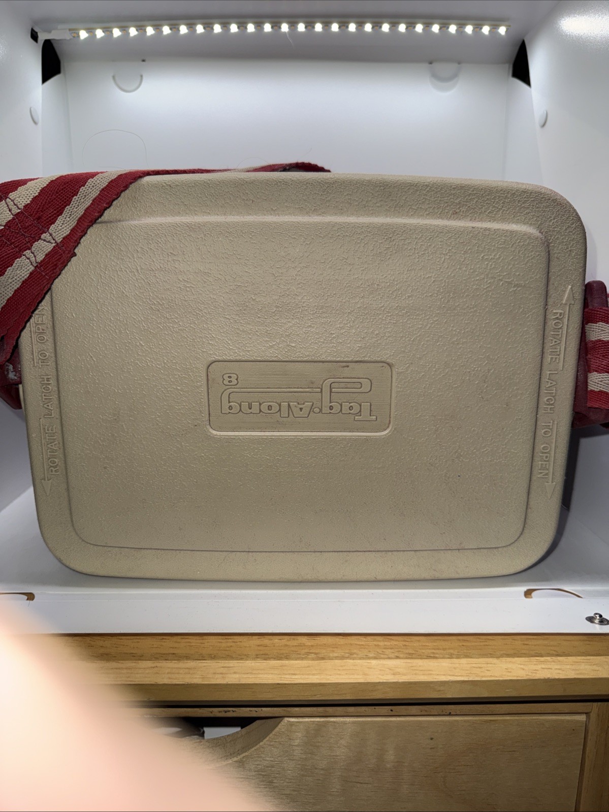 Igloo Tag Along 8 Maroon Cooler w/ Shoulder Strap USA Vintage 80s New