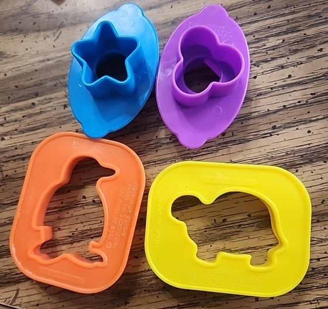 Hasbro Play Doh Playdoh 1996 Animals - Penguin & Turtle +  2002 Shape Cutters