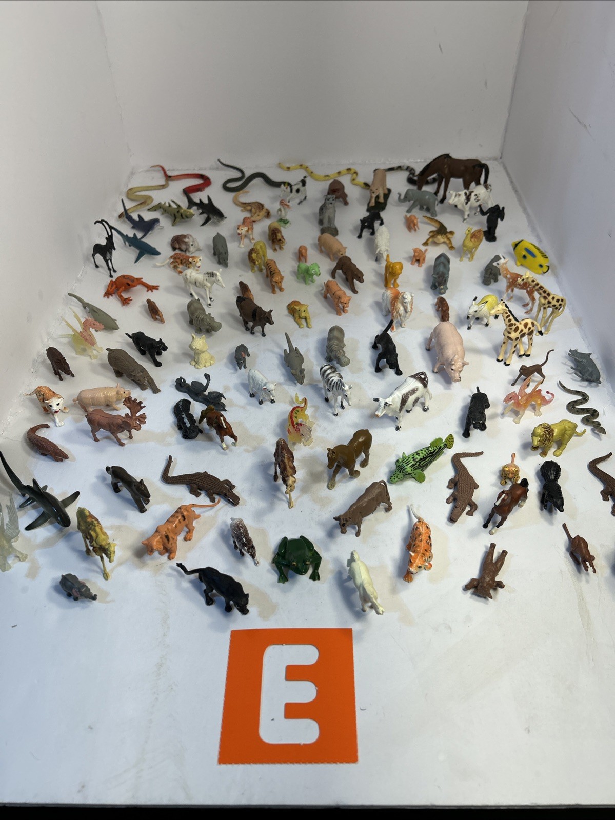 A Lot Of Over 100 Plastic Animals Zoo Farm And Dinosaurs And Wildlife Preowned