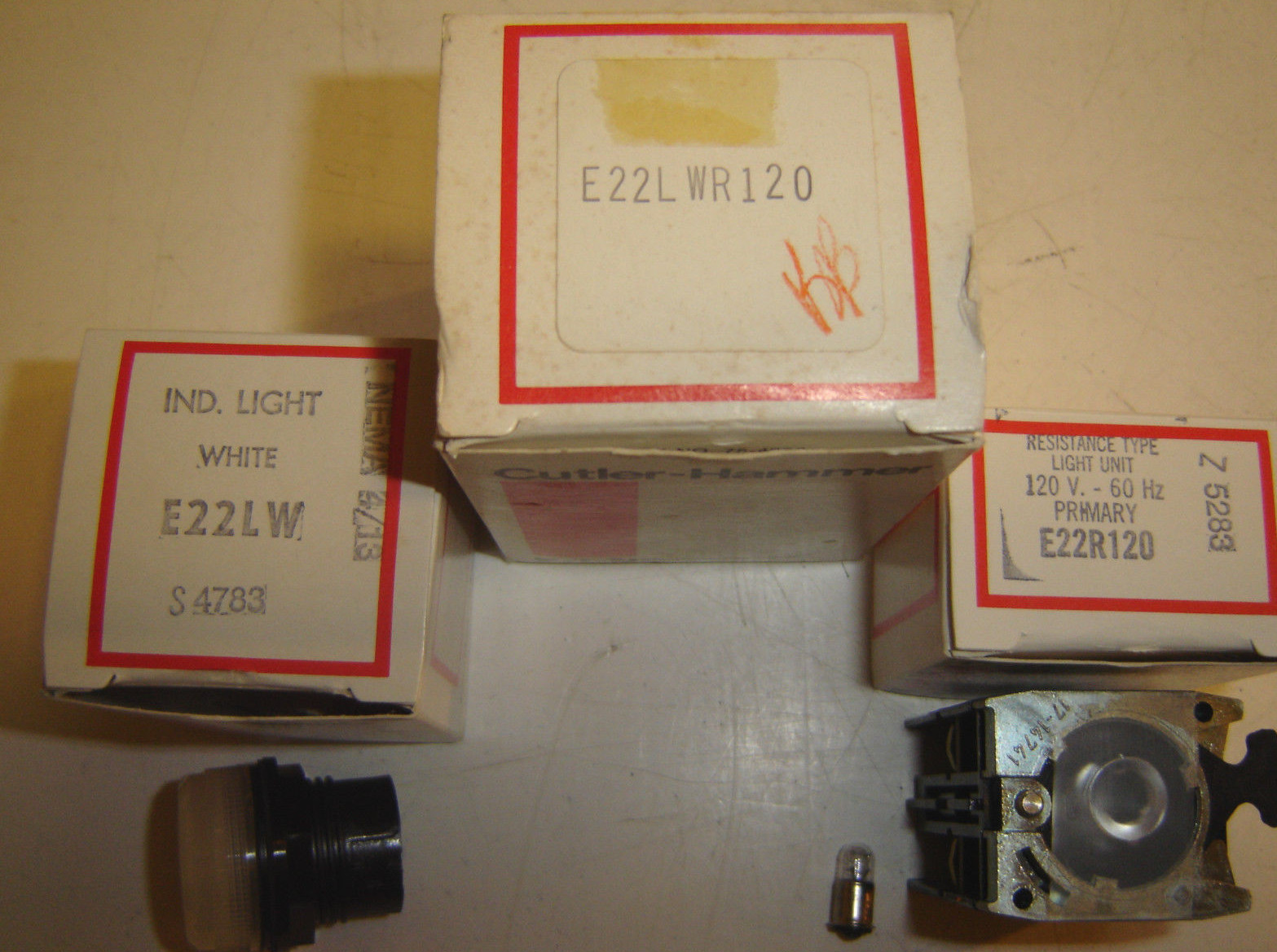 Cutler Hammer E22LWR120 Indicator Light E22R120  E22LW