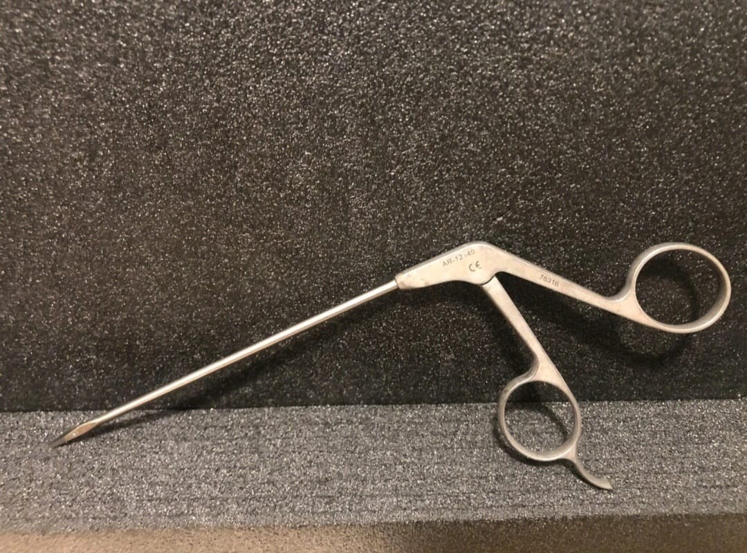 Arthrex - REF: AR-12140 - Serrated Tooth Scissors Straight Tip 3.4mm 6.5"