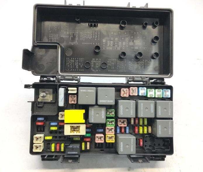 2008-2009 Jeep Wrangler TIPM Totally Integrated Power Module Fuse Box Oem