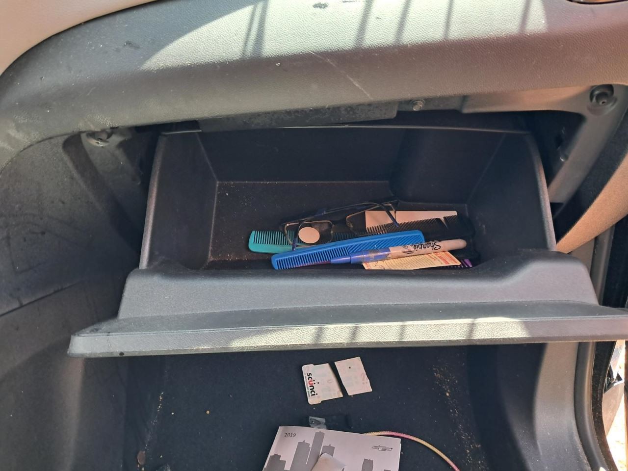 EQUINOX   2019 Glove Box 4768543