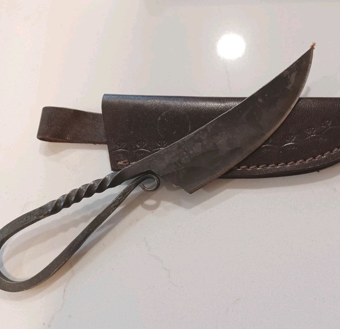 Hand Forged Twist Handle 7in Skinner  Leather Sheath Carbon SteelWell Made. Nice