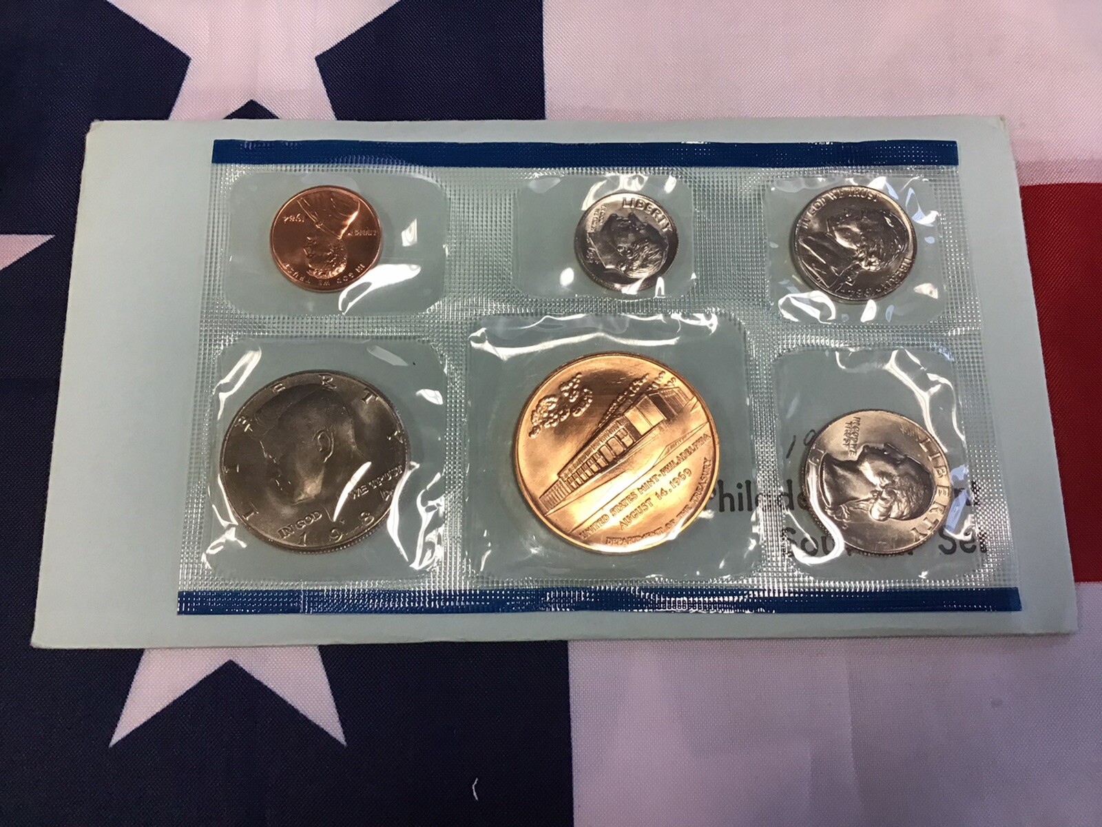 1984-P Official US Mint Souvenir Set with Envelope.
