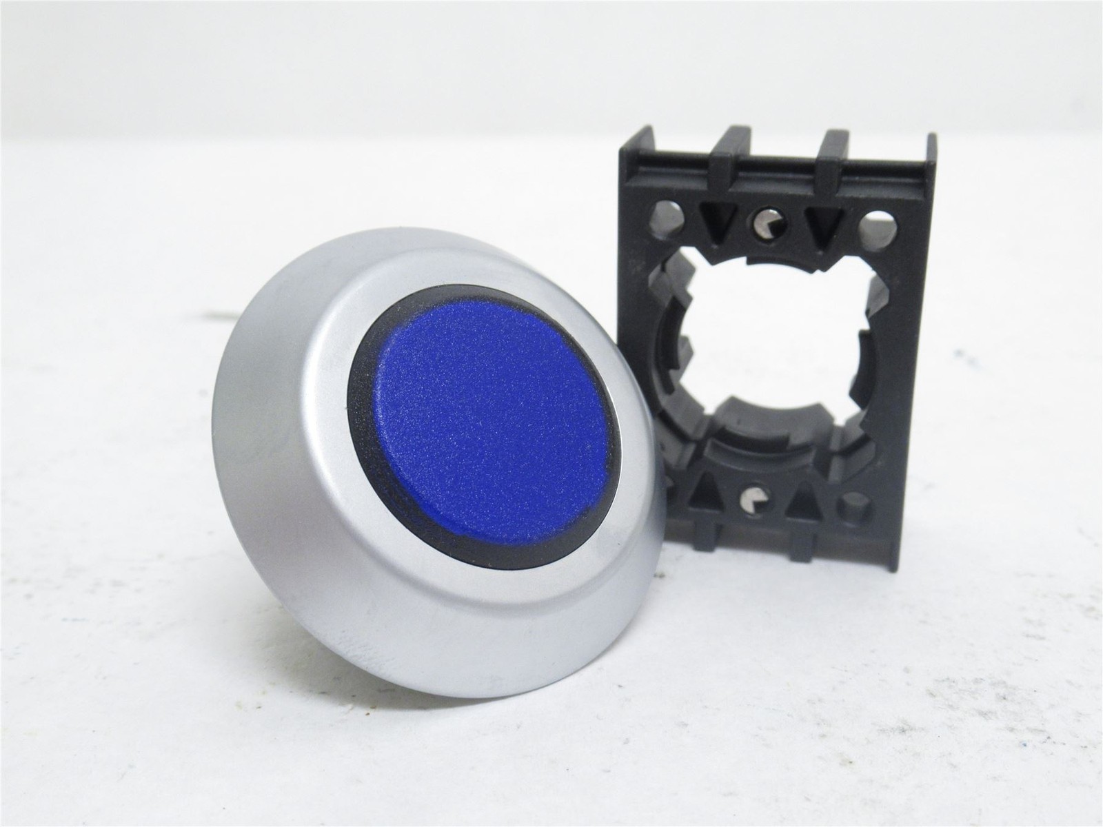 237948 New-No Box; Schmersal NMLBL Illuminated Blue Indicating Light 22mm Mount