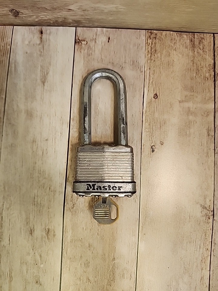 Master Lock Commerical Laminated Padlock 44mm x 10mm With Key