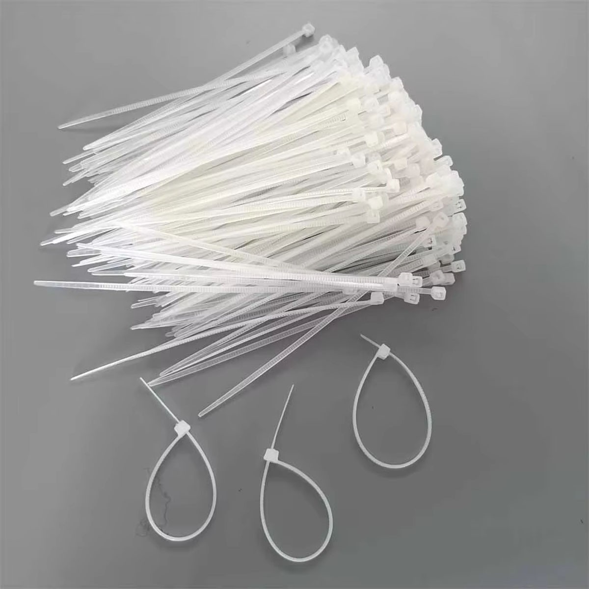 100 Pack Zip Ties 8“, 17lbs Tensile Strength, Wire Ties for indoor & outdoor use