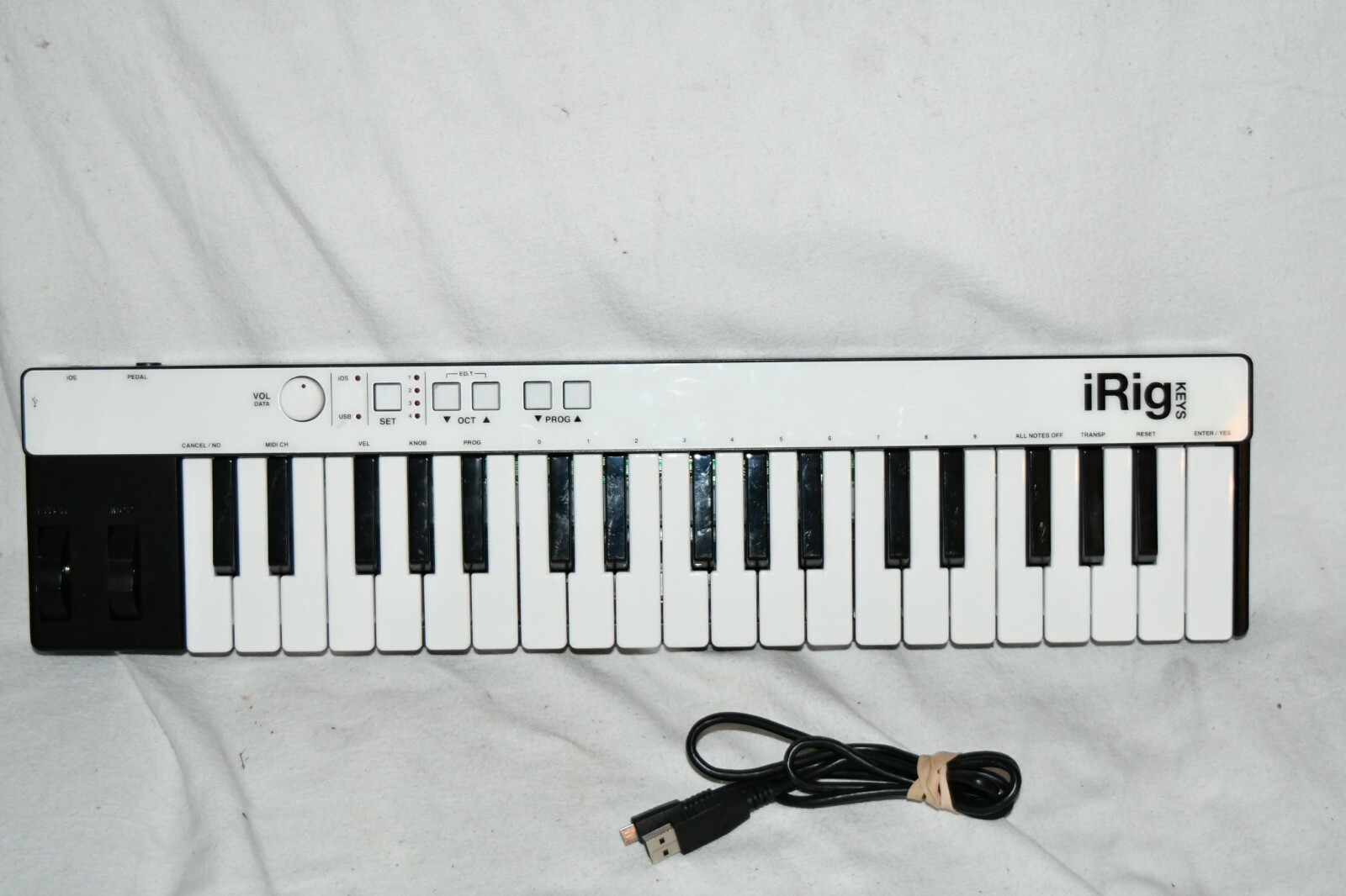 IK Multimedia n12553 iRig Keys 37-Key Mobile MIDI Keyboard Controller G4