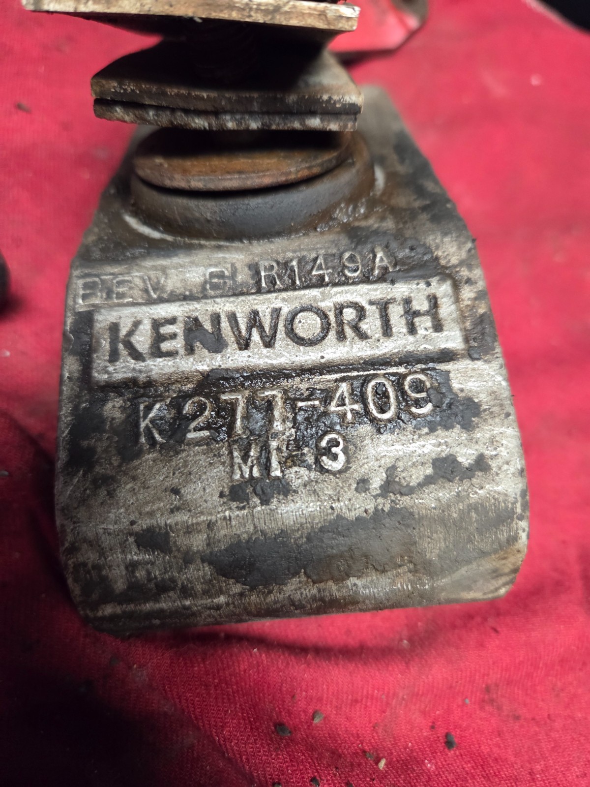 KENWORTH  HOOD HINGE K277-409 , MI -3, BOLT K179-530,