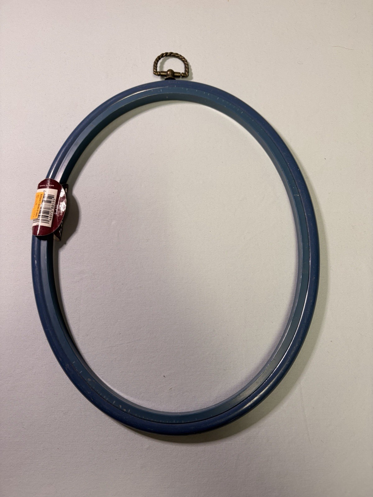 Vintage Plastic Embroidery Hoops, 6PCS. 3 Oval 2 Medium Round And 1 Small Round.