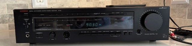 Luxman R-105 Digital Synthesized AM/FM Stereo Receiver -Tested & Working!!