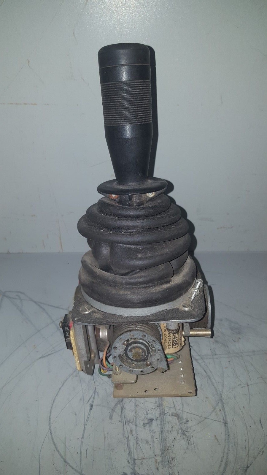 OEM Controls Joystick Controller, MISSING SCREWS, Type JS2, 300V, 16A, JS3M5486