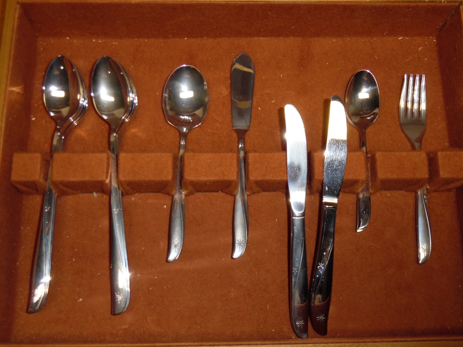 70 Pc Oneida Community Flatware Set - Twin Star
