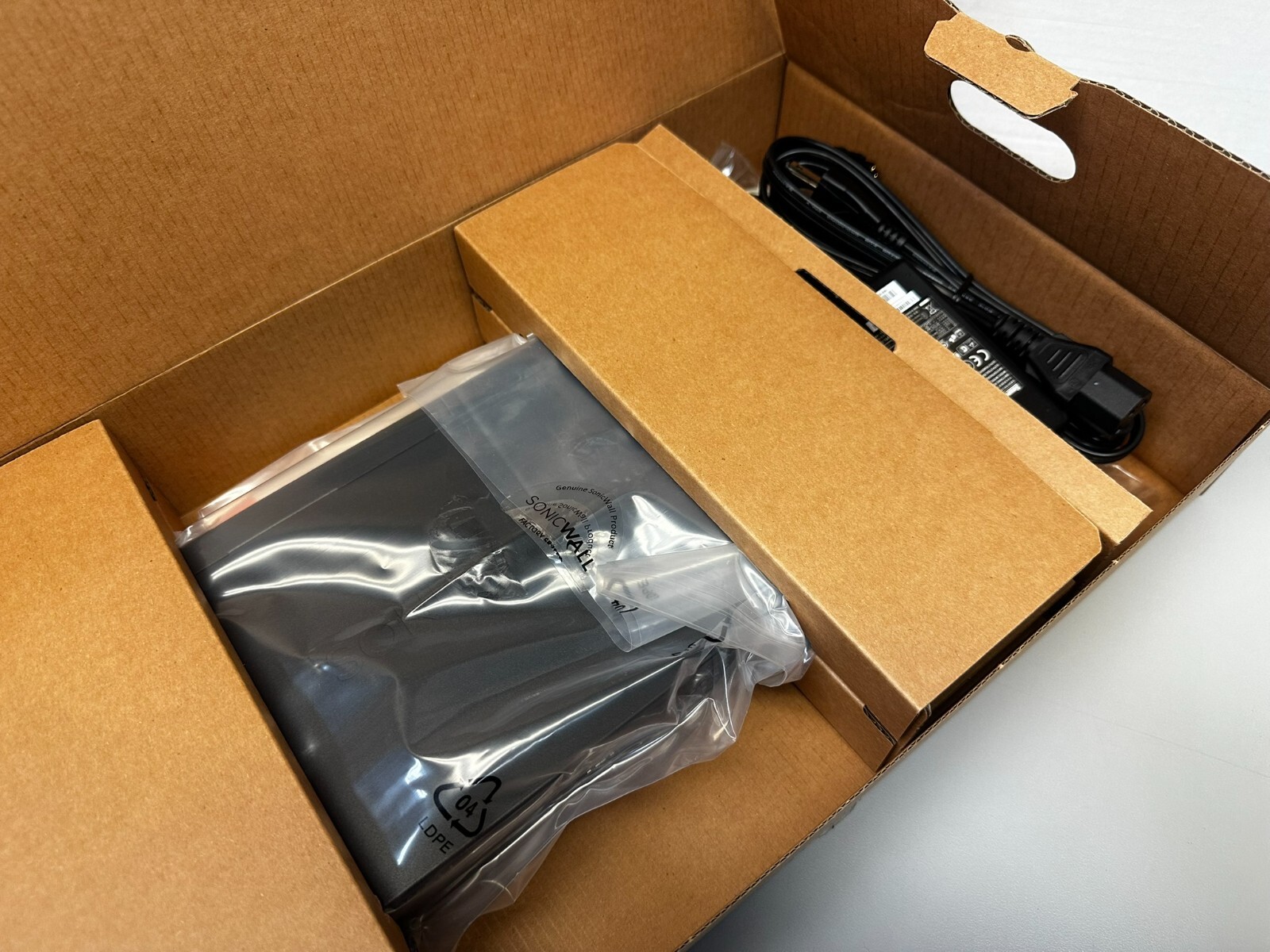 SonicWall TZ500 Firewall 1.4Gbps 8x 1GbE Advanced Threat Protection 4-core