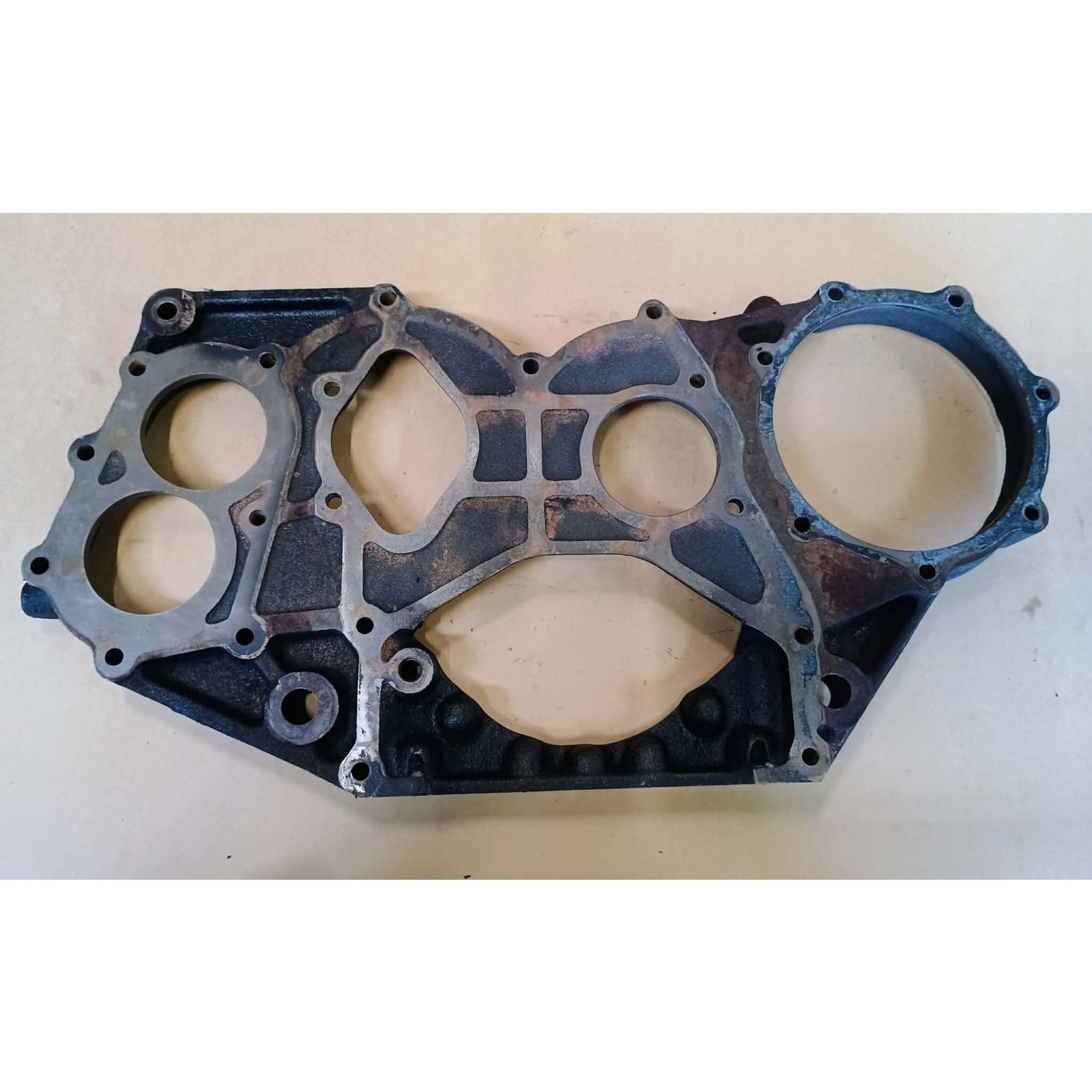 White 2-65, Isuzu 4-235 Timing gear housing 33-0145440 Used (S0055)