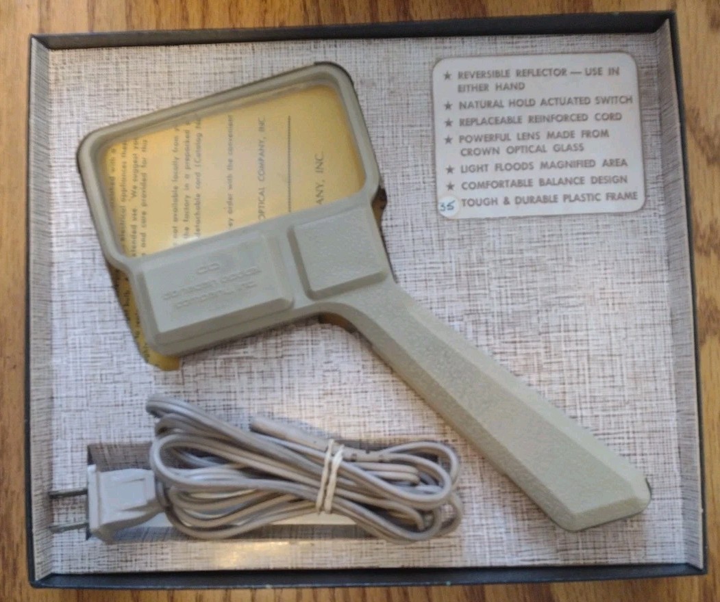 Vintage Donegan Masterpiece Col. Aspheric Lens Hand Magnifier 2x4" Lighted Boxed