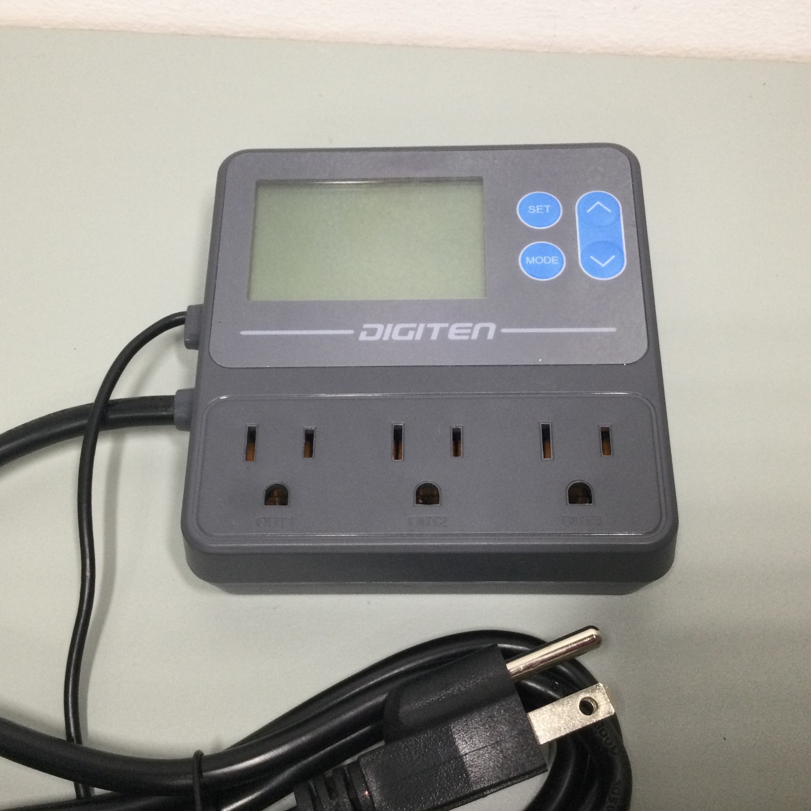 DIGITEN Reptile Temperature and Humidity Controller with Timer Outlet Gray