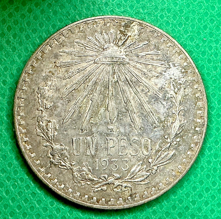 1933 Mexico Silver 1 Peso Cap and Rays Resplandor.  KM# 455