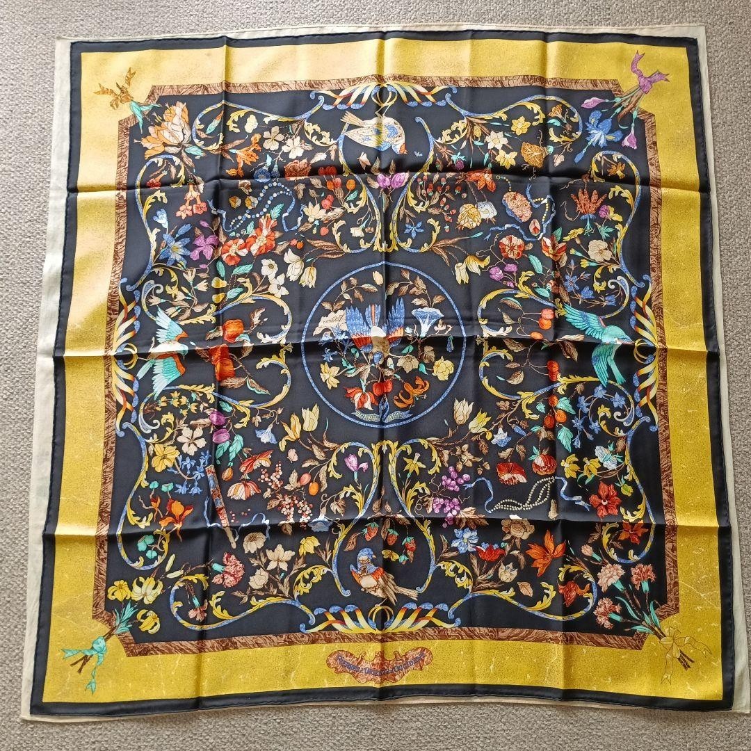 HERMES scarf carré floral pattern 90cm featuring Oriental stones and Western