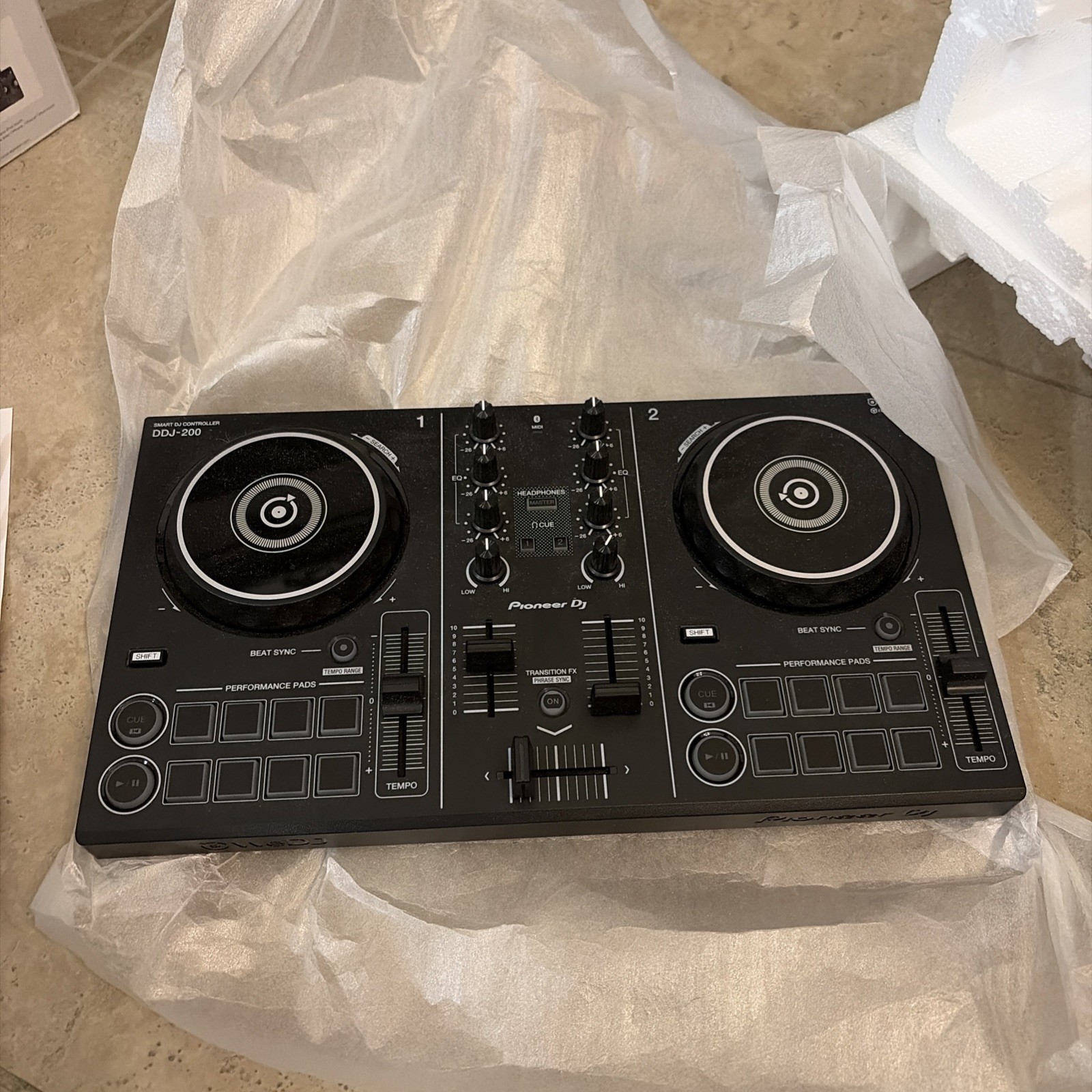 Pioneer DDJ-200 Smart DJ Controller & condenser microphone BRAND NEW!!!