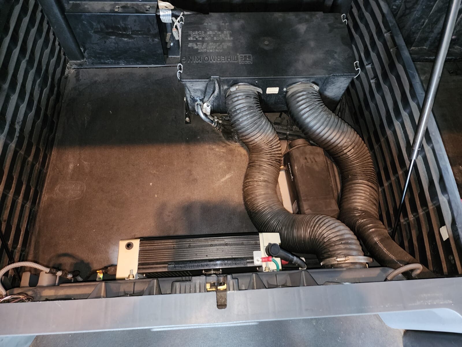 APU THERMO KING ,WITH HEATER , WITH CONVERTER, currently installed on truck . 