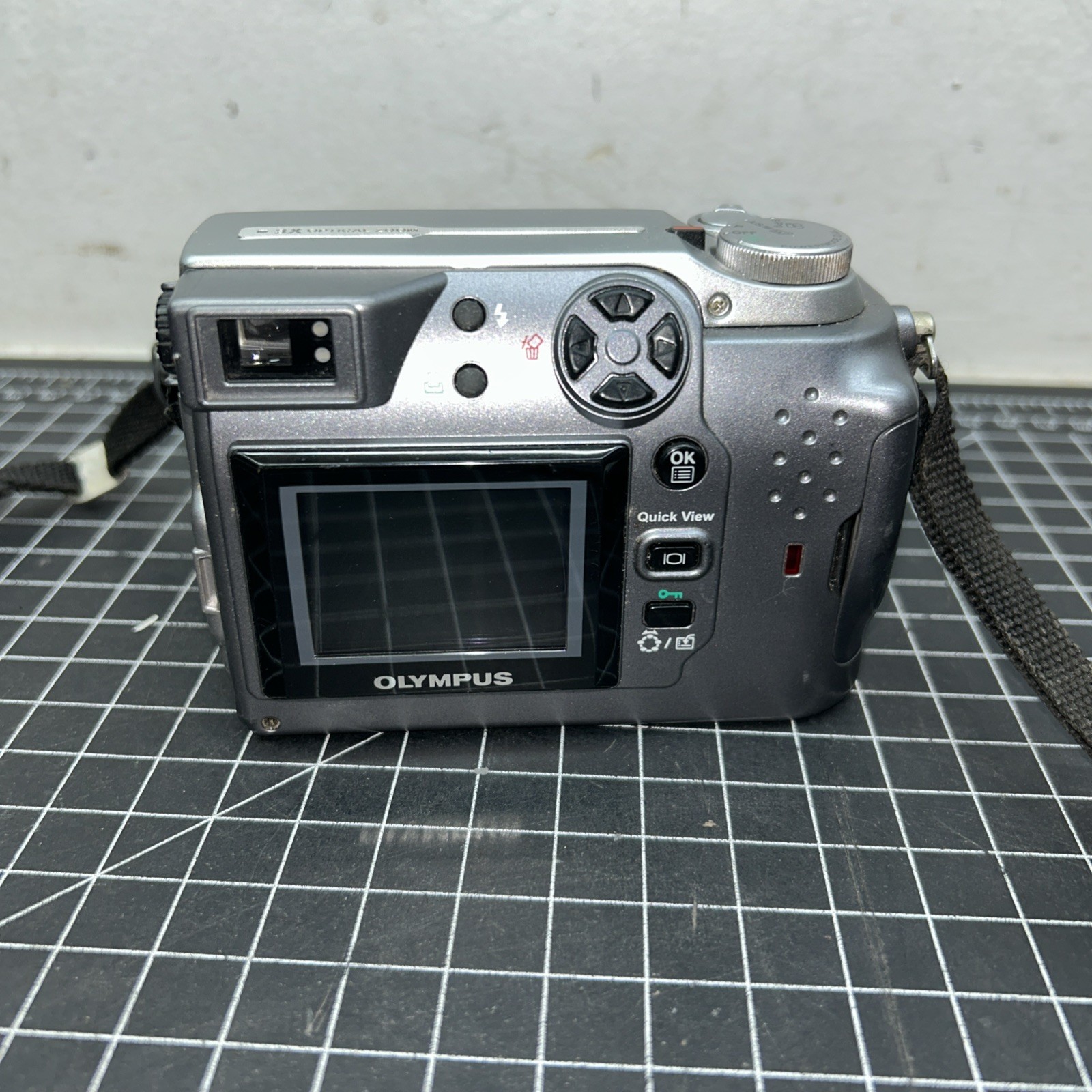 Olympus CAMEDIA C-4000 Zoom 4.0MP Digital Camera TESTED