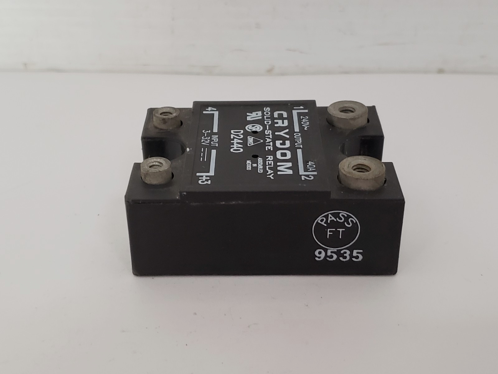 CRYDOM D2440 SOLID STATE RELAY 40A 240VAC 3-32V