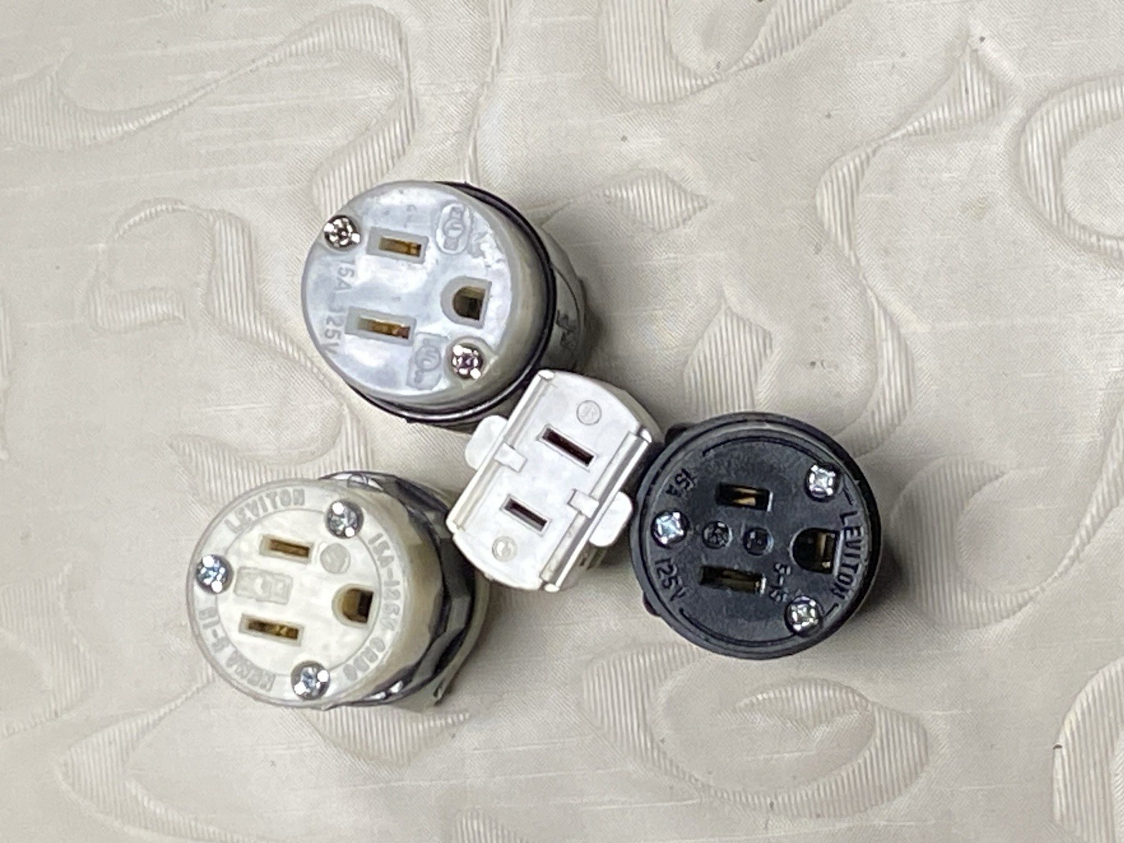Assorted Female Replacement Plugs 125v 15a