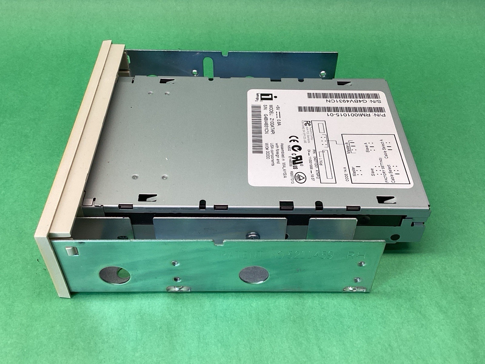 Zip Drive Z100ATAPI IDE Internal Drive Beige + 5.25” Bay Adapter UNTESTED