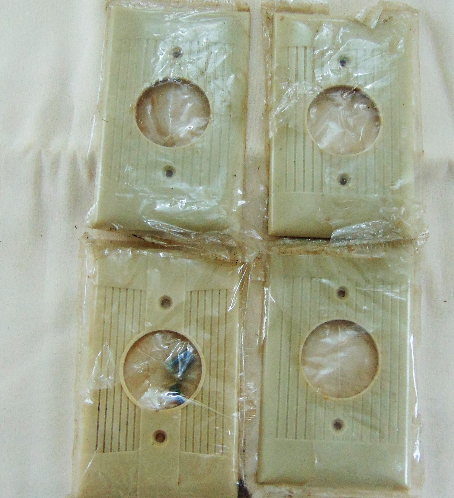 Vintage Lot of 4 Sierra Uniline Switch Plates Ivory 220V Round Hole MCM Mono