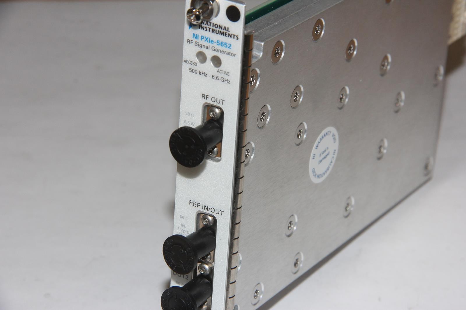NATIONAL INSTRUMENTS 199541A-03L PXIE-5652 500kHz-6.6GHz RF Signal Generator