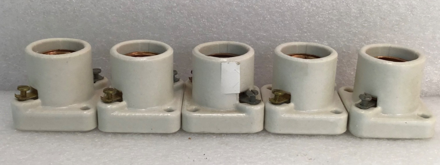 Lot of 7 LEVITON 19062 Pony Cleat Socket 660W 250V Medium Base Lamp Holder White