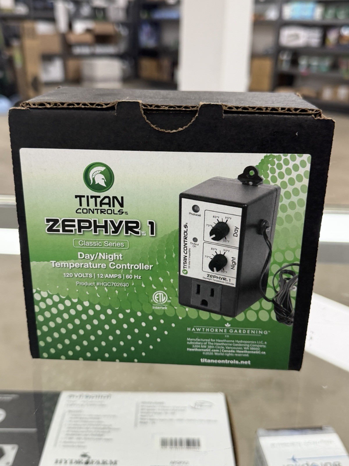 Titan Controls ZEPHYR 1 Day & Night Thermostat Temp Controller Cool Heat Indoor
