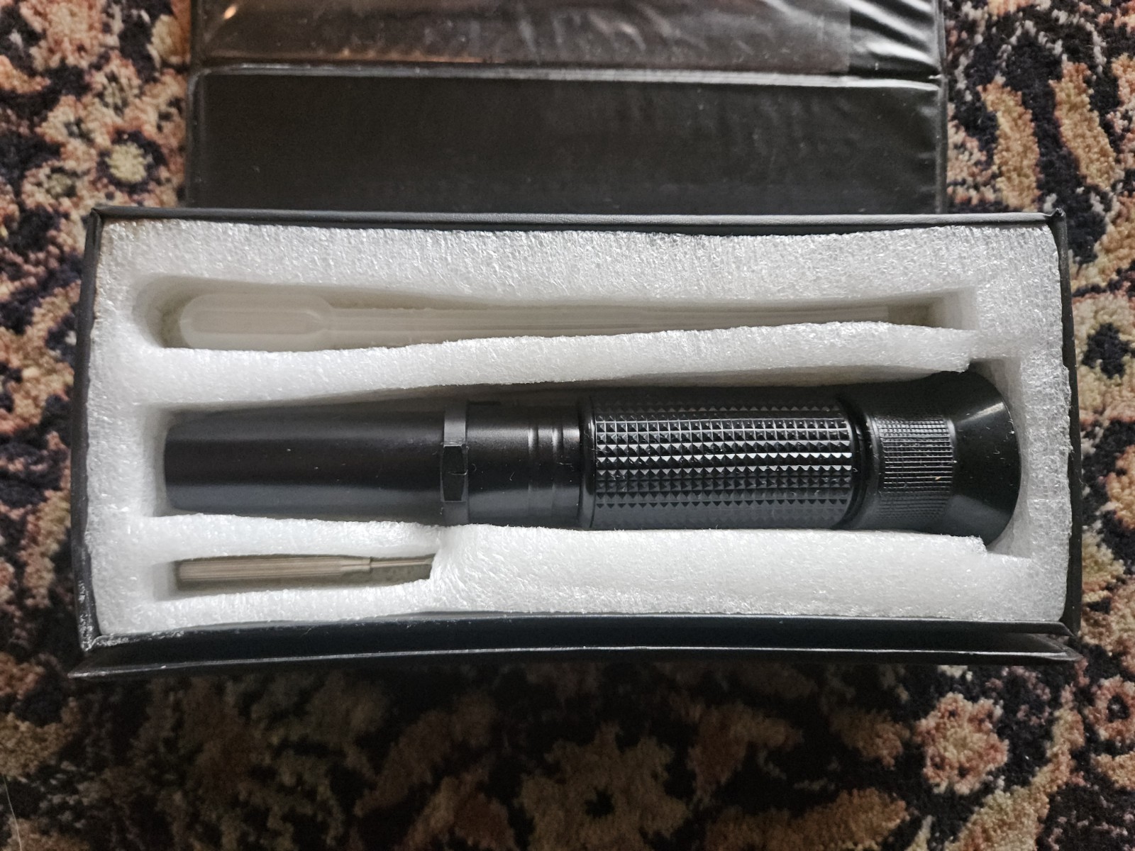 MILWAUKEE MR32ATC HANDHELD BRIX REFRACTOMETER 0-32% ATC WITH CASE AND TOOL