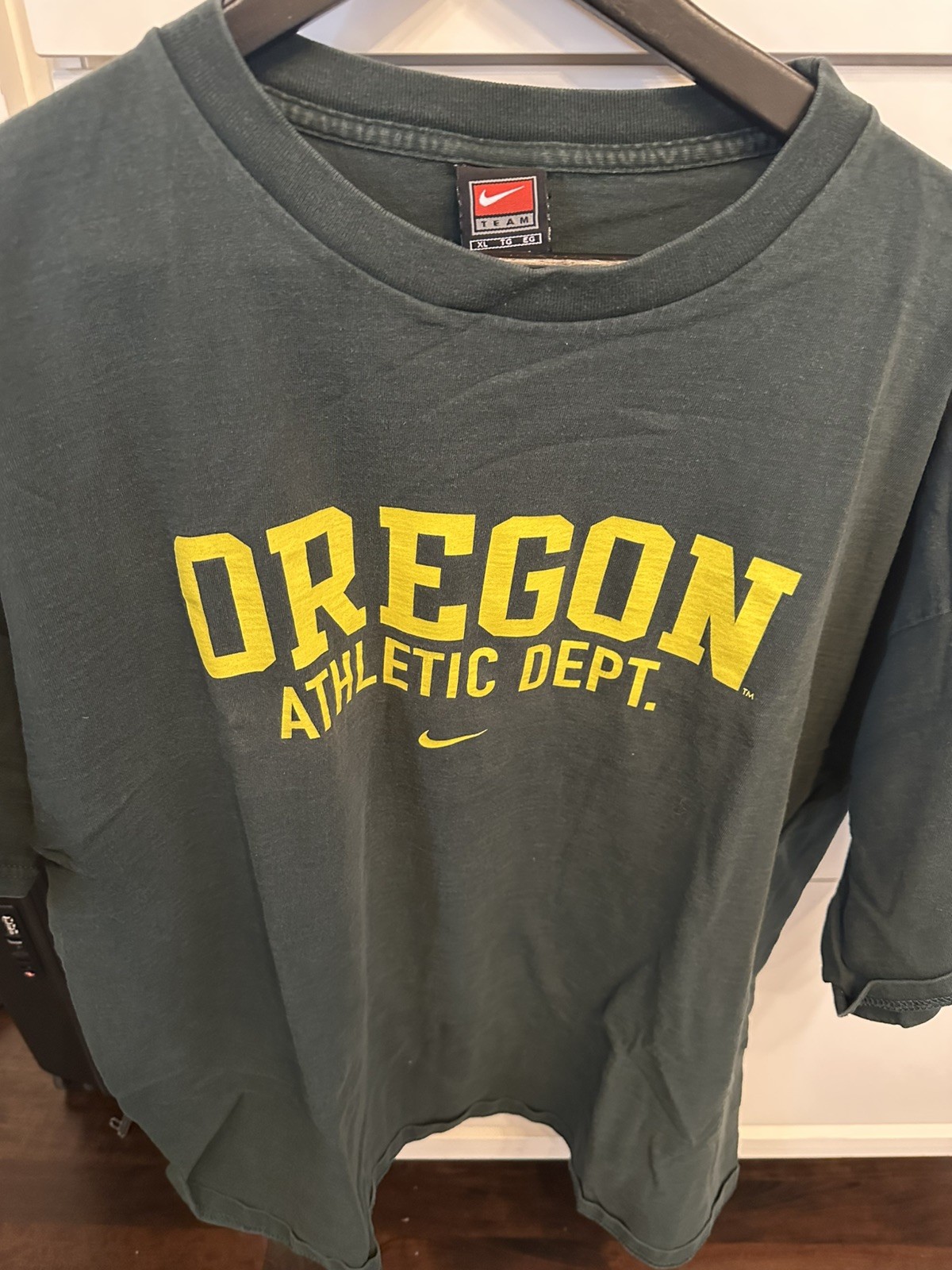 Nike Team Issued Nike University of Oregon Athletic Department Tee. Green. XL