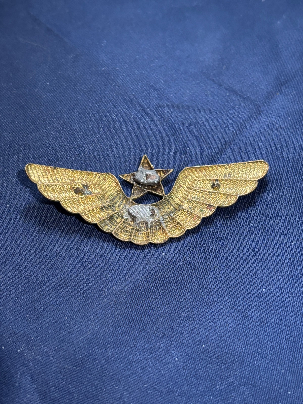 Russian Cap badge Soviet Airforce (tangs missing)