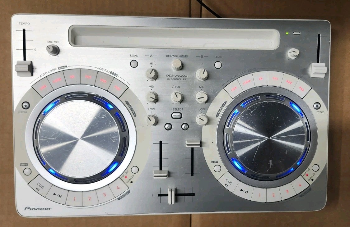 Pioneer USB DJ Controller Model DDJ-WeGO3-W with AC Adapter