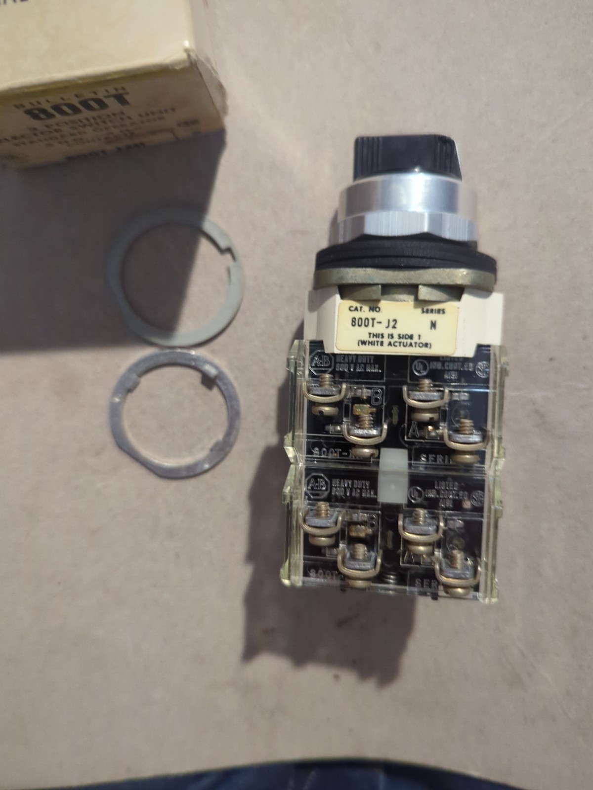 NEW GENUINE ALLEN-BRADLEY 800T-J2H SER N SELECTOR SWITCH UNIT 3 POS