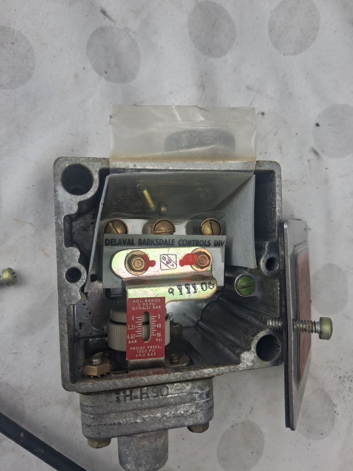 BARKSDALE E1H-H90 SWITCH NOS
