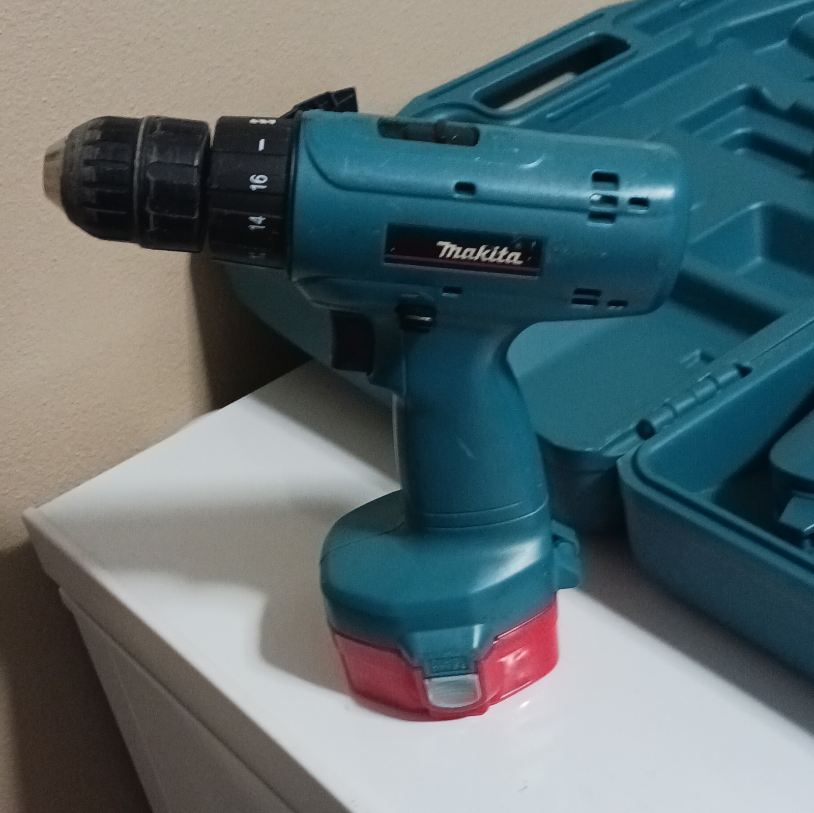 Makita 6228D Drill/Driver & ML140 Flashlight Set 14.4V NiCd Battery Charger Case