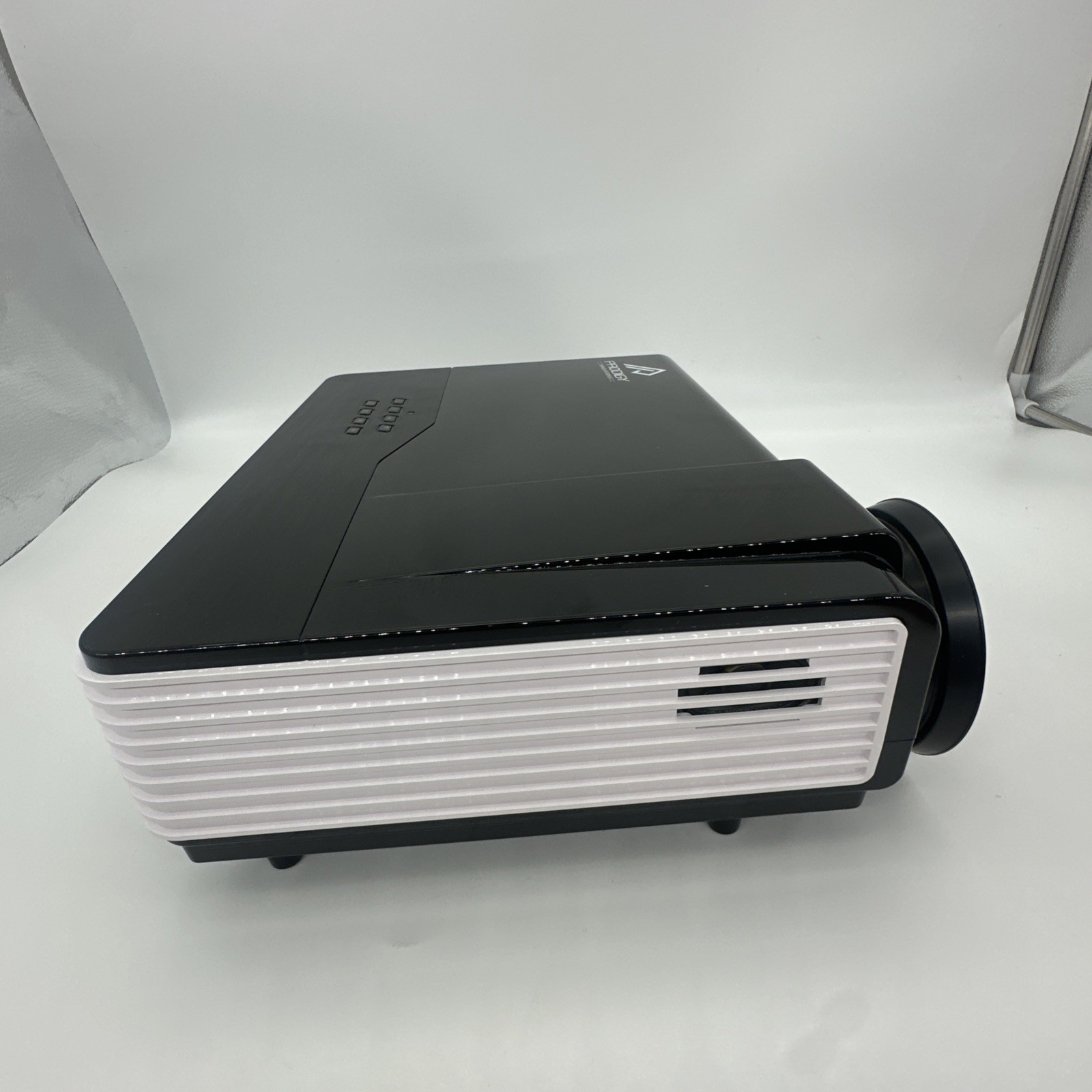 PRODIGY INNOVATIONS HD Series LR-22 Projector 3D Ready Complete