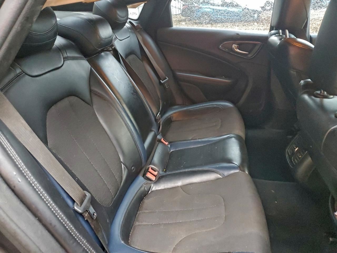 200 2015 Glove Box 4997899