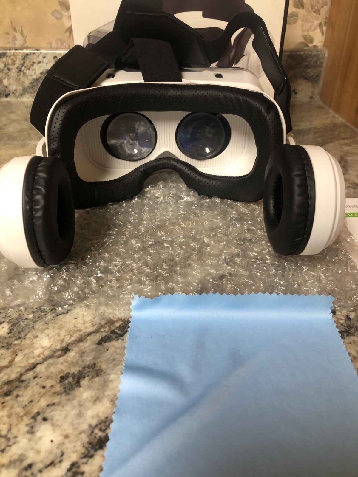 Open Box VR Shinecon Virtual Reality Glasses White Black